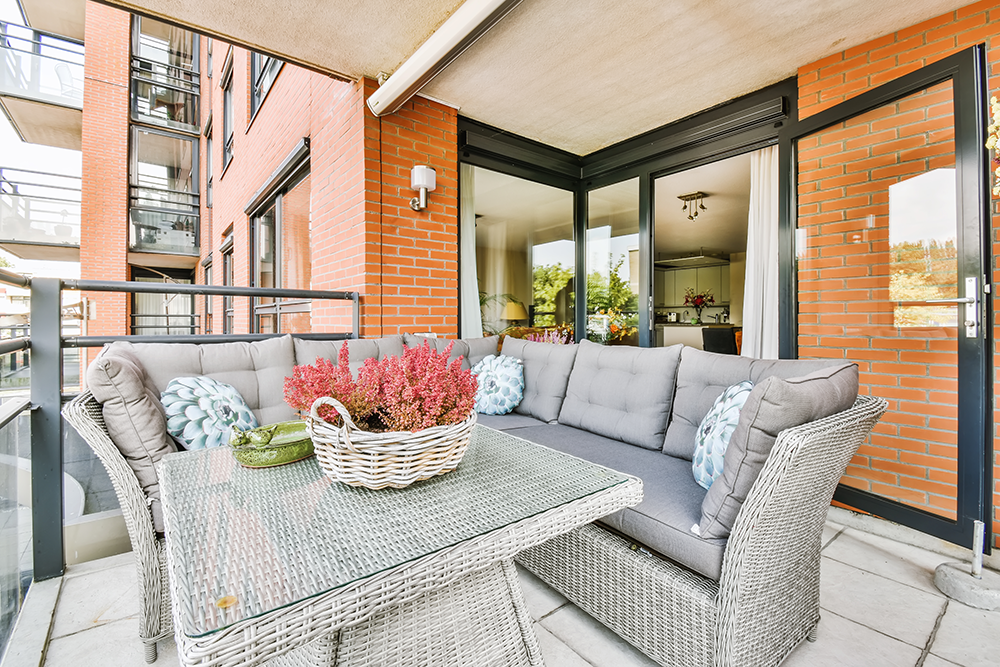 Amenajarea balconului cu mobilier personalizat – Transformă-ți spațiul mic într-un colț de relaxare perfect img.5