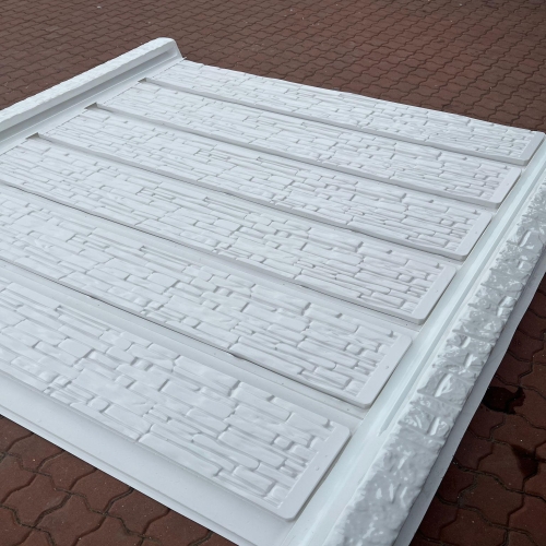 Cum montezi un gard in panta